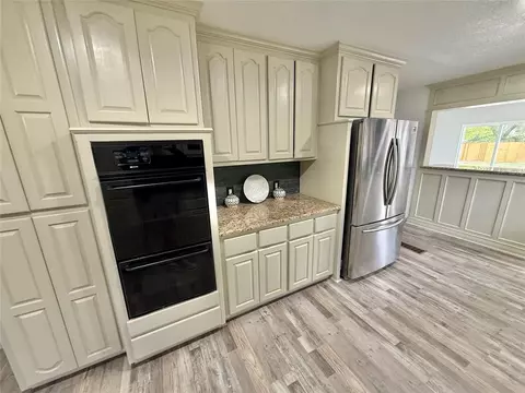 Kitchen - 900 Elm St, Altus, OK 73521 photo 1 of 3