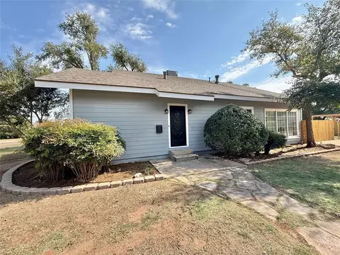 Exterior - 900 Elm St, Altus, OK 73521 photo 1 of 3