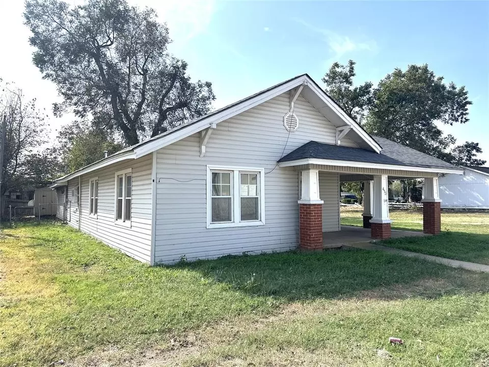 Exterior - 413 Main St, Maysville, OK 73057 photo 3 of 7