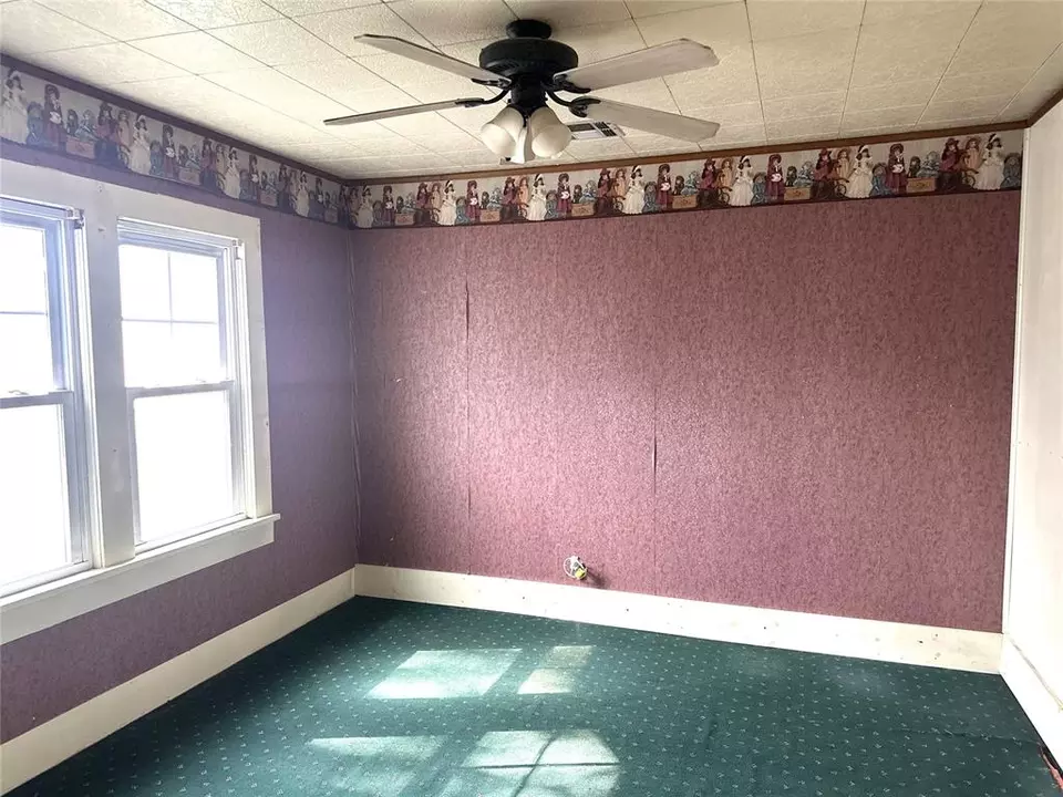 Bedroom - 413 Main St, Maysville, OK 73057 photo 2 of 2