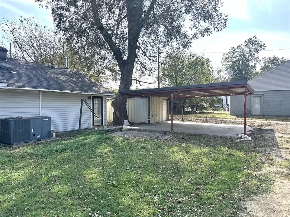Exterior - 413 Main St, Maysville, OK 73057 photo 5 of 7