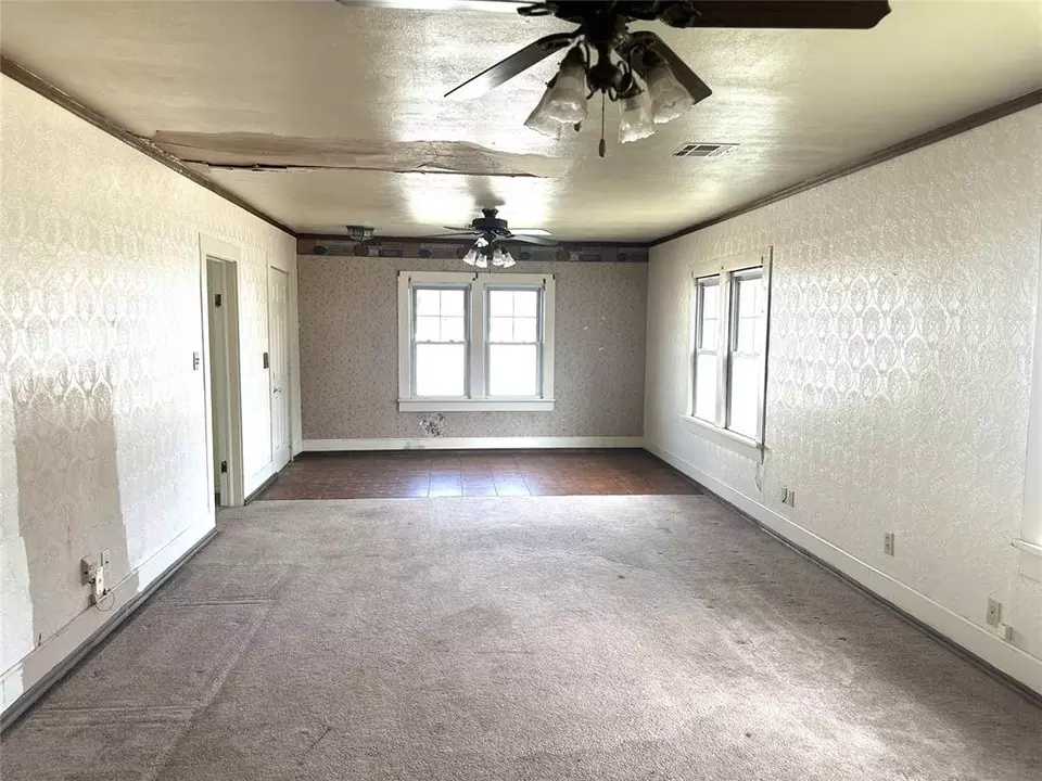 Living - 413 Main St, Maysville, OK 73057 photo 1 of 3