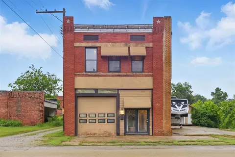 111 E Broadway Ave, Yale, OK 74085