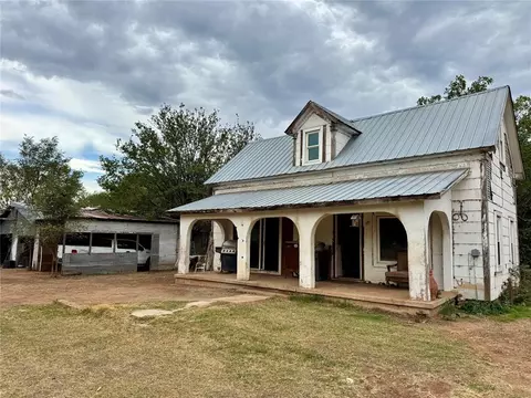 221 E 6th St, Texola, OK 73668