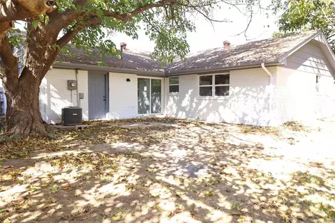 Exterior - 1406 Abbey Dr, Norman, OK 73071 photo 2 of 5