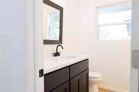 Bath - 1406 Abbey Dr, Norman, OK 73071 photo 1 of 3