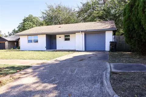 Exterior - 1406 Abbey Dr, Norman, OK 73071 photo 4 of 5