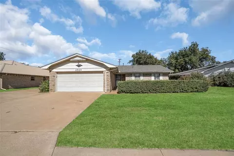 2524 N Robin St, Altus, OK 73521
