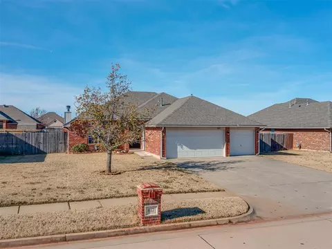 617 N White Tail Way, Mustang, OK 73064