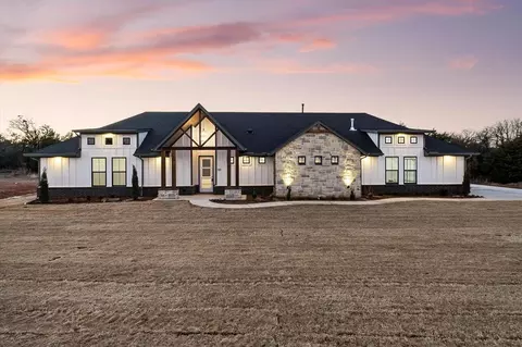 881 Meadow Park Dr, Guthrie, OK 73044