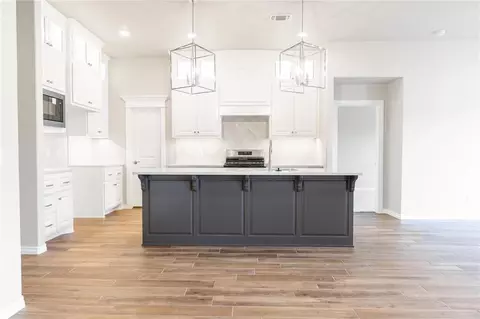 12301 SW 32nd St, Yukon, OK 73099