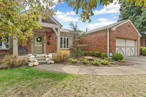 1120 Park Manor St, Nichols Hills, OK 73116