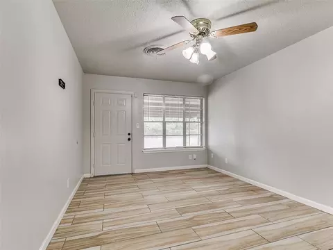 Living - 809 Oliver St, Norman, OK 73071 photo 2 of 4