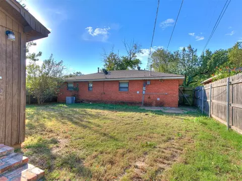 Exterior - 809 Oliver St, Norman, OK 73071 photo 2 of 3