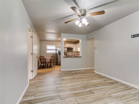 Living - 809 Oliver St, Norman, OK 73071 photo 4 of 4