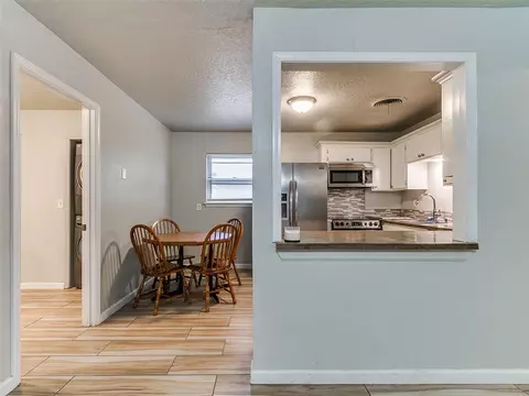Dining - 809 Oliver St, Norman, OK 73071 photo 1 of 2