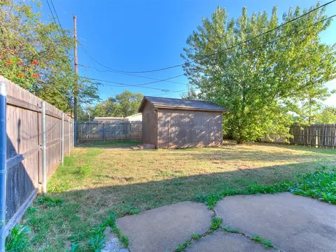 Exterior - 809 Oliver St, Norman, OK 73071 photo 3 of 3