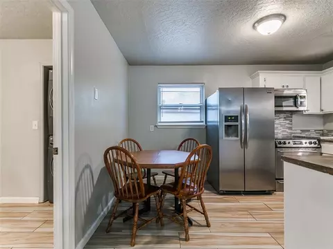 Dining - 809 Oliver St, Norman, OK 73071 photo 2 of 2
