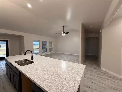 12 Courage Cir, Altus, OK 73521 photo 3