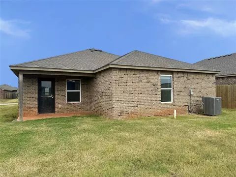 Exterior - 5212 Kye Dr, Tuttle, OK 73089 photo 3 of 4