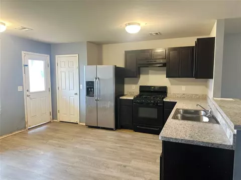 Kitchen - 5212 Kye Dr, Tuttle, OK 73089 photo 2 of 2