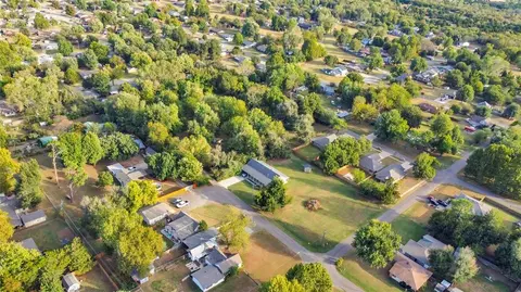 View/Area - 228 E Juniper Ln, Mustang, OK 73064 photo 6 of 8