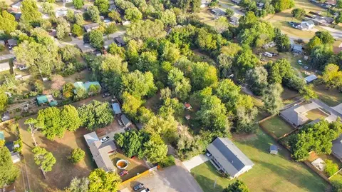 View/Area - 228 E Juniper Ln, Mustang, OK 73064 photo 5 of 8