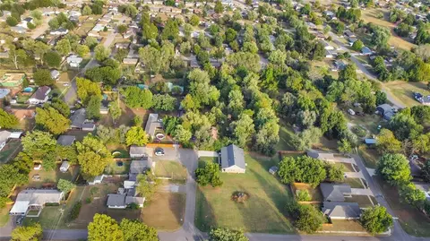 View/Area - 228 E Juniper Ln, Mustang, OK 73064 photo 7 of 8