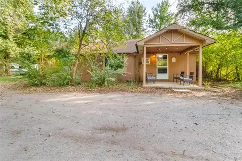 228 E Juniper Ln, Mustang, OK 73064