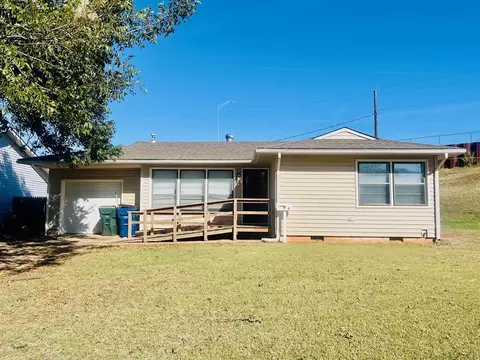 4 Cottonwood Dr, Chickasha, OK 73018