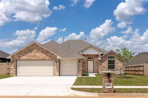 1927 W Flintlock Way, Mustang, OK 73064