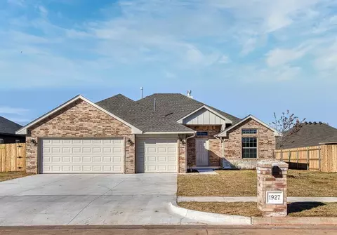 1927 W Flintlock Way, Mustang, OK 73064