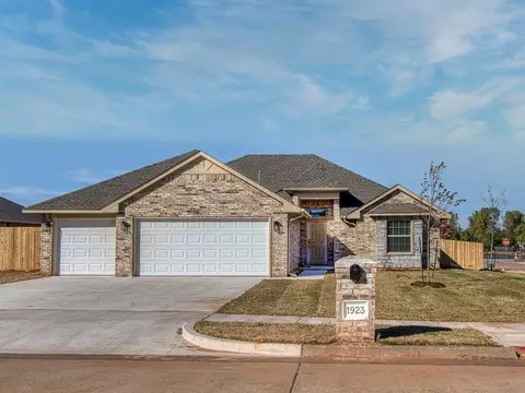 1923 W Flintlock Way, Mustang, OK 73064