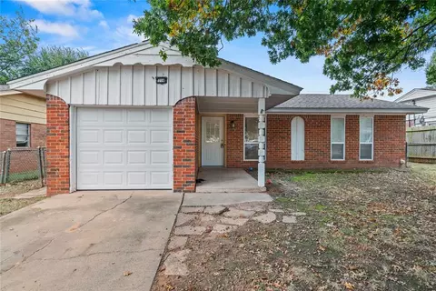 714 S Meadow Ln, Mustang, OK 73064