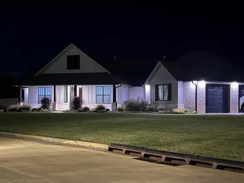 2735 Woodlawn Ct, Shawnee, OK 74804
