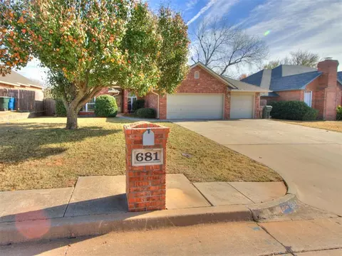 681 Crescent Cir, Midwest City, OK 73110