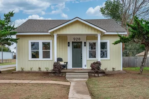 928 S 2nd St, Chickasha, OK 73018