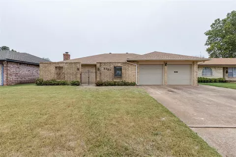 3321 N Ridgewood Dr, Midwest City, OK 73110