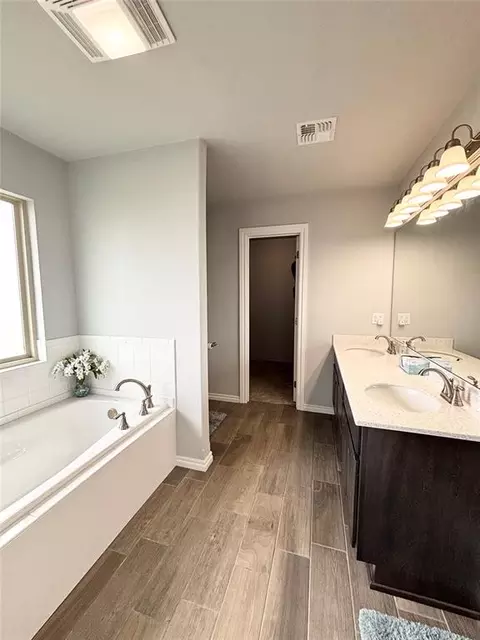 Bath - 19 Integrity Cir, Altus, OK 73521 photo 1 of 4