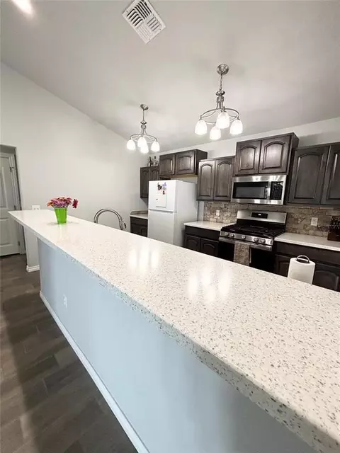 Kitchen - 19 Integrity Cir, Altus, OK 73521 photo 2 of 2