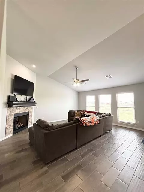 Living - 19 Integrity Cir, Altus, OK 73521 photo 1 of 2