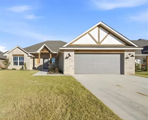 2404 Creekview Trl, Moore, OK 73160