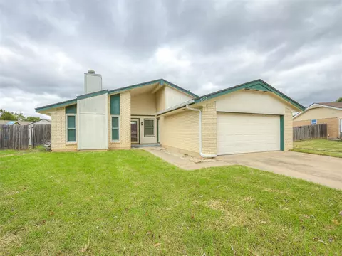 223 Cherokee Dr, Yukon, OK 73099