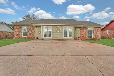 205 Coral Ave #A & B, Elk City, OK 73644