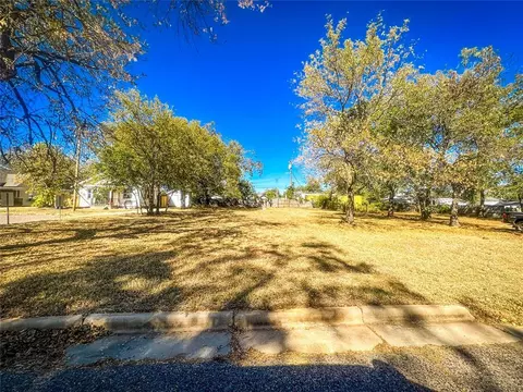 1330 E Whittaker St, Shawnee, OK 74801