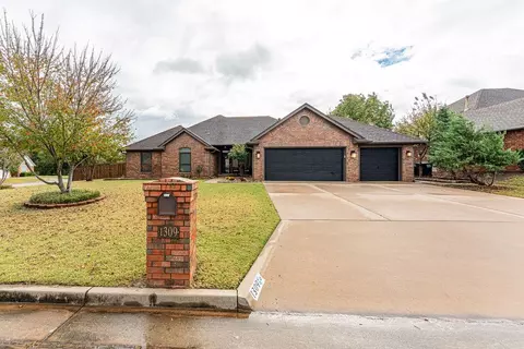 1309 Nottingham Cir, Shawnee, OK 74804