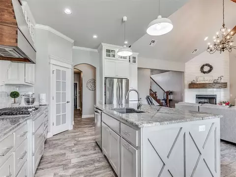 Kitchen - 508 Kings Ct, Tuttle, OK 73089 photo 6 of 6
