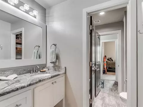 Bath - 508 Kings Ct, Tuttle, OK 73089 photo 5 of 8