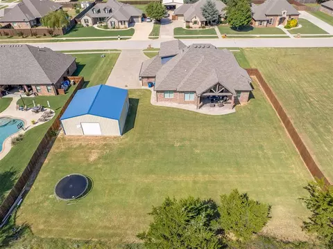 View/Area - 508 Kings Ct, Tuttle, OK 73089 photo 2 of 2