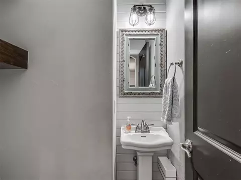 Bath - 508 Kings Ct, Tuttle, OK 73089 photo 7 of 8